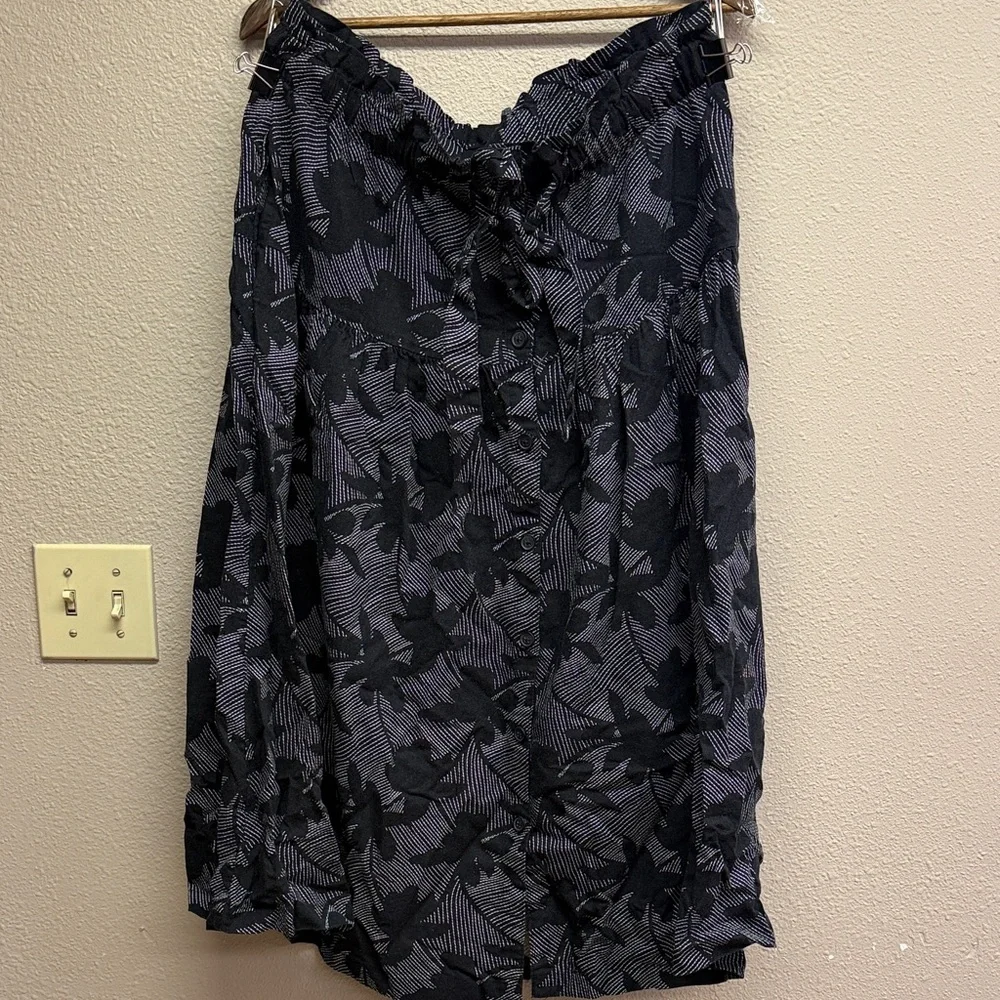 Universal Thread Black and Gray Floral Midi Skirt - Picture 1 of 4